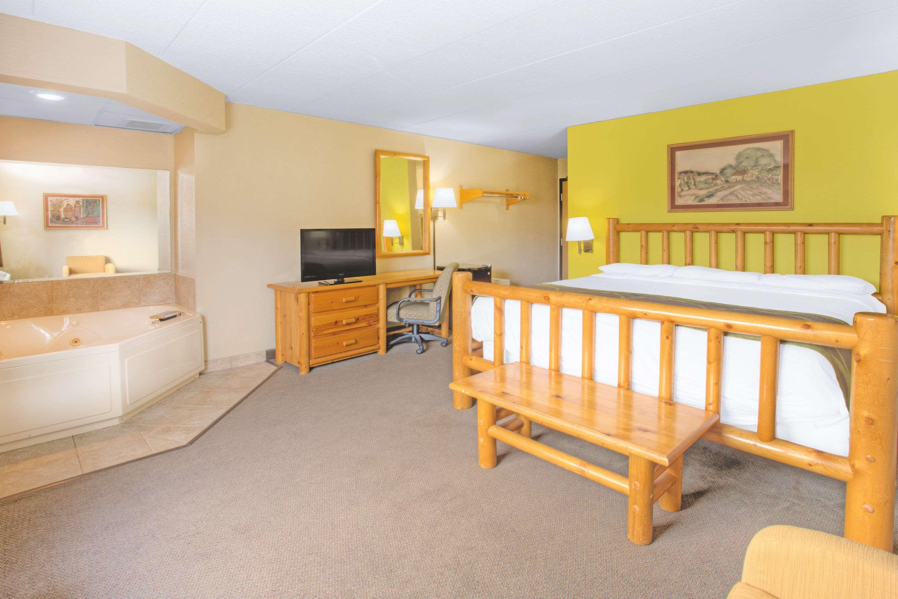 Hotel Super 8 By Wyndham Davenport Extérieur photo